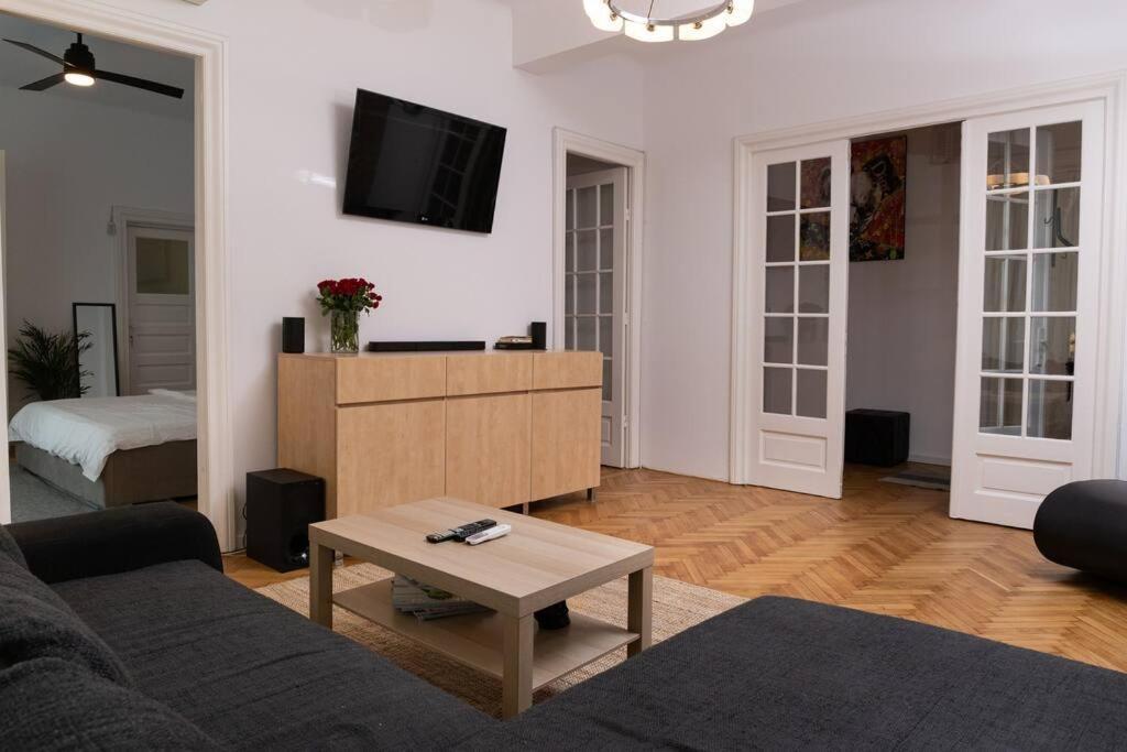 Color Aparments Coposu Blv Lejlighed Bukarest Eksteriør billede